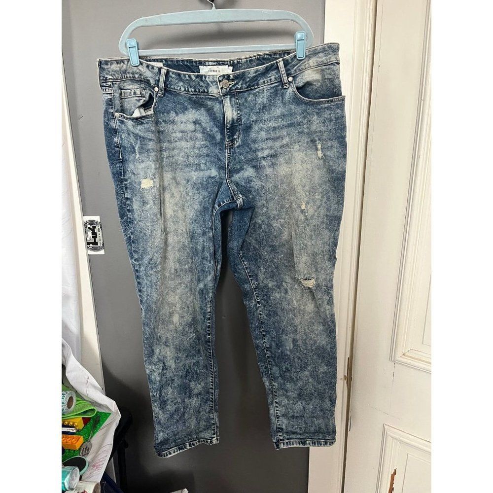 Torrid size 26 boyfriend fit jeans distressed